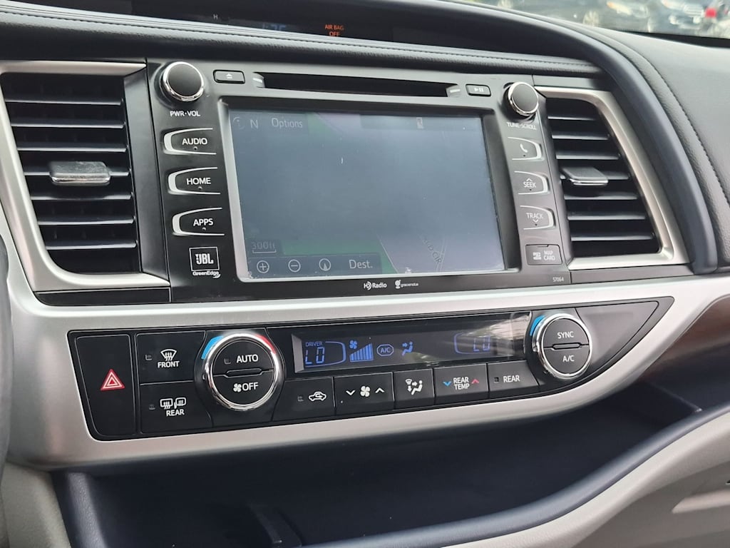 Thumbnail: 2015 Toyota Highlander - 14