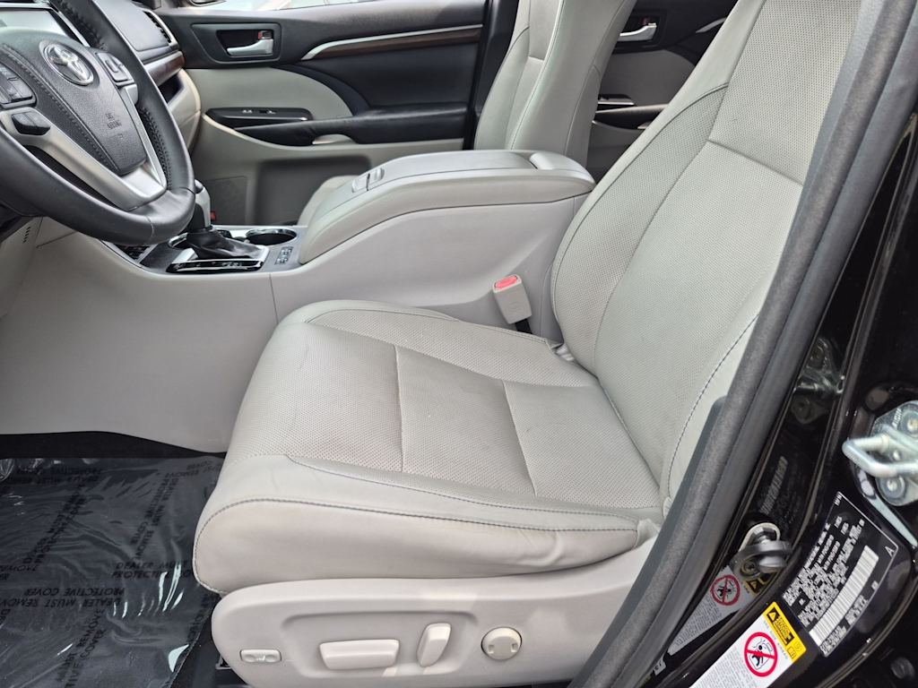 Thumbnail: 2015 Toyota Highlander - 10