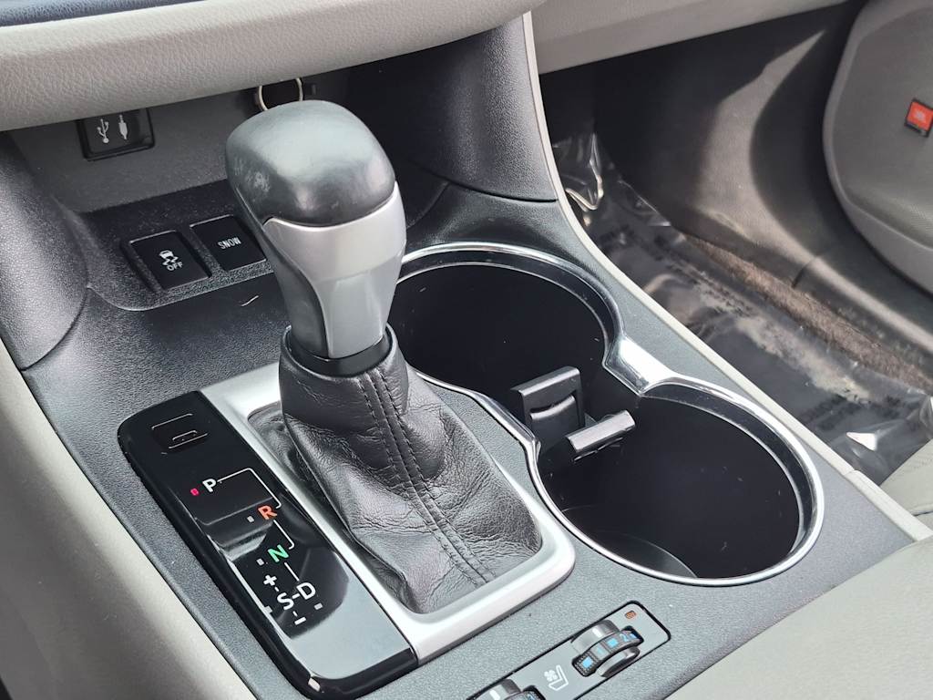 Thumbnail: 2015 Toyota Highlander - 34