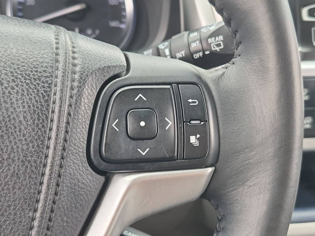 Thumbnail: 2015 Toyota Highlander - 29