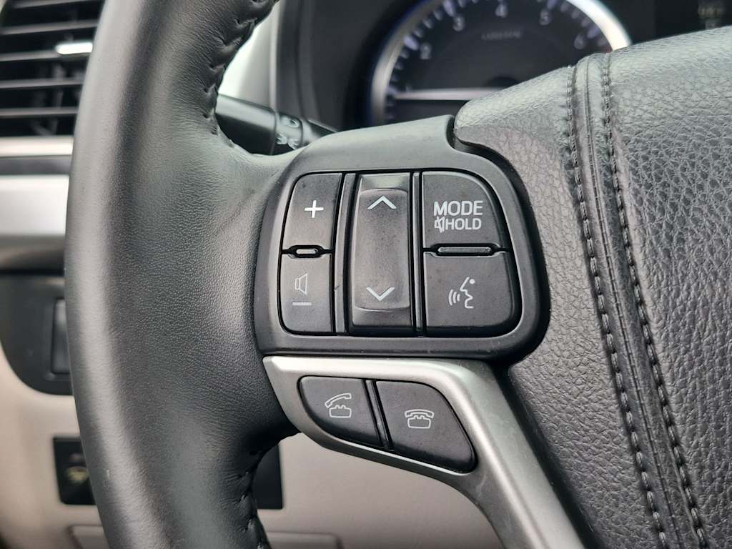 Thumbnail: 2015 Toyota Highlander - 28