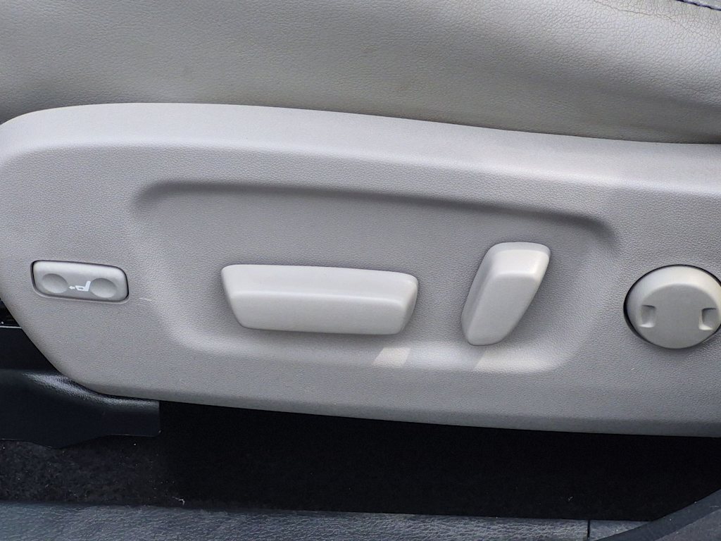 Thumbnail: 2015 Toyota Highlander - 24