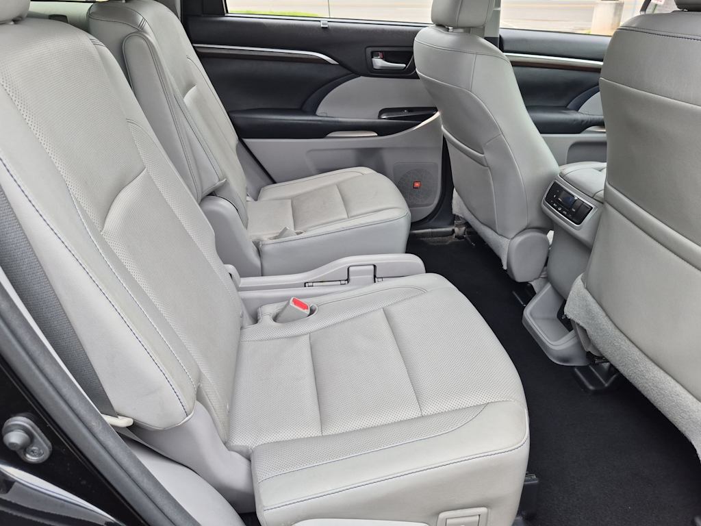 Thumbnail: 2015 Toyota Highlander - 27