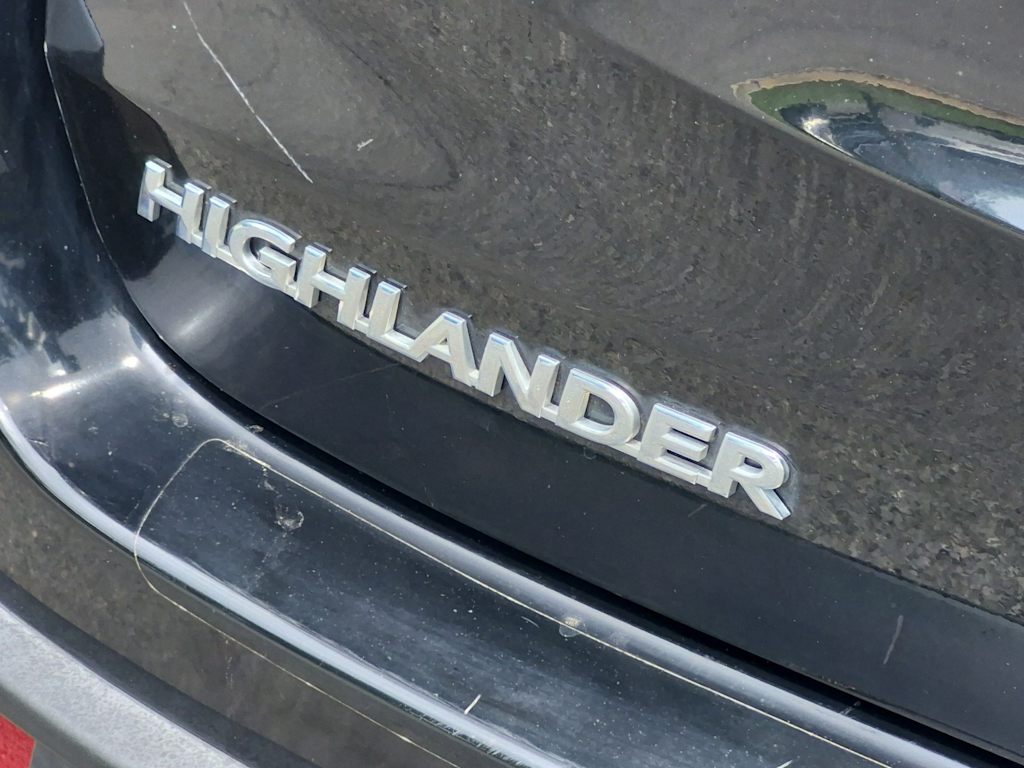 Thumbnail: 2015 Toyota Highlander - 23