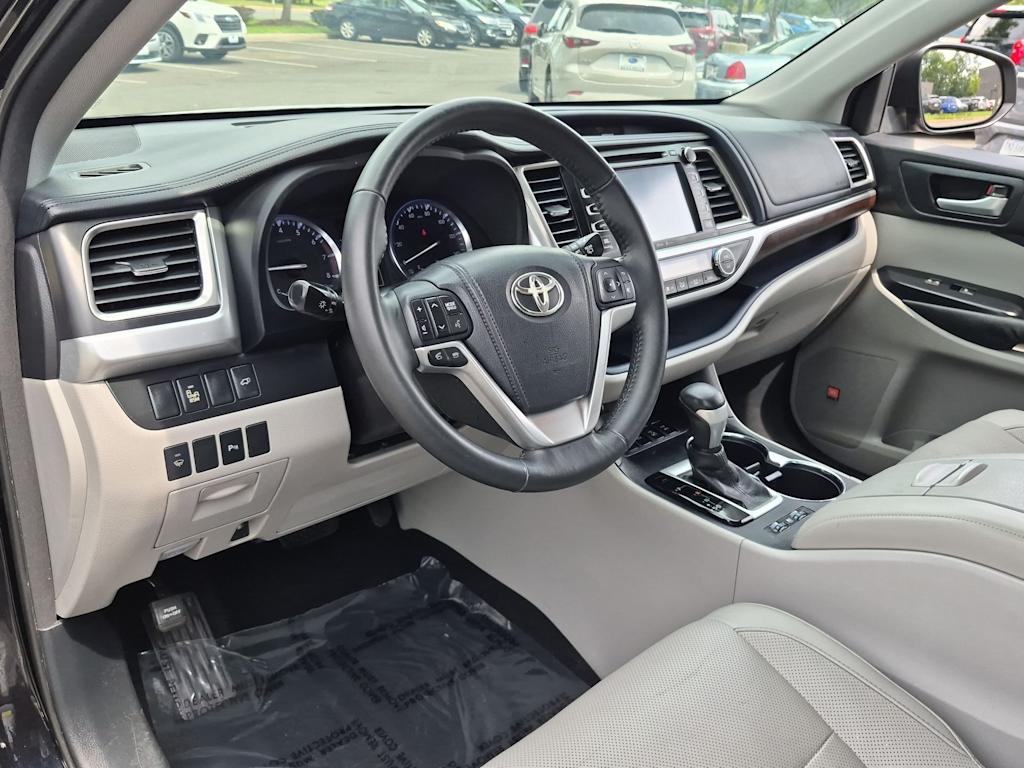 Thumbnail: 2015 Toyota Highlander - 2