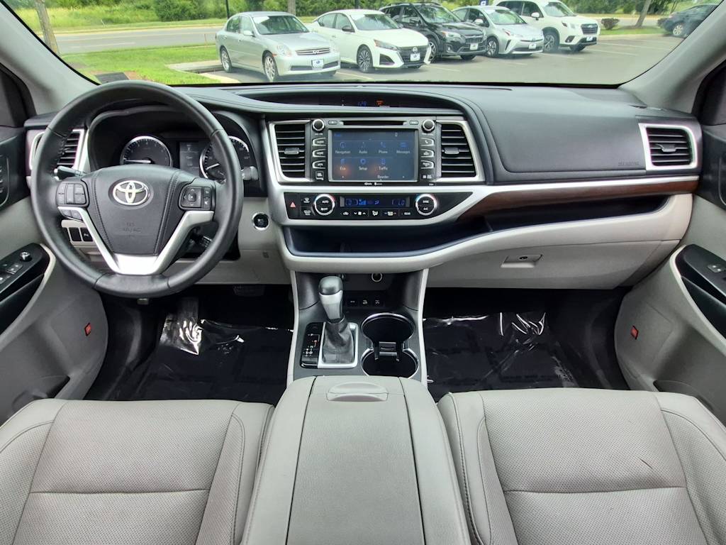 Thumbnail: 2015 Toyota Highlander - 9