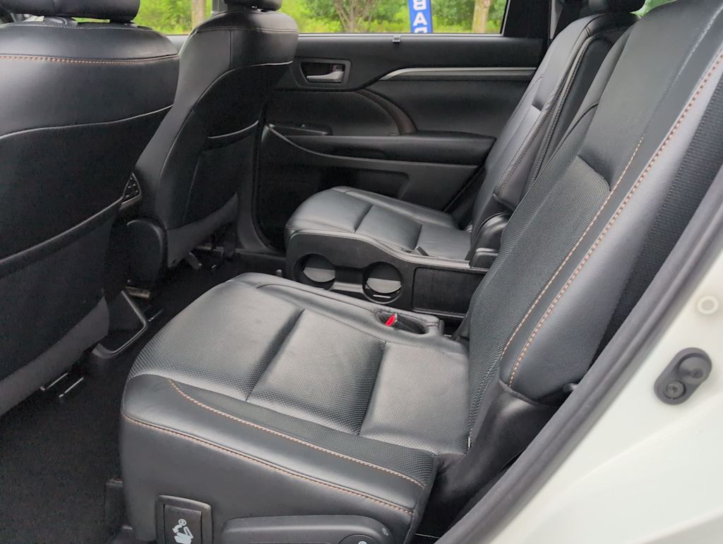 Thumbnail: 2018 Toyota Highlander - 25