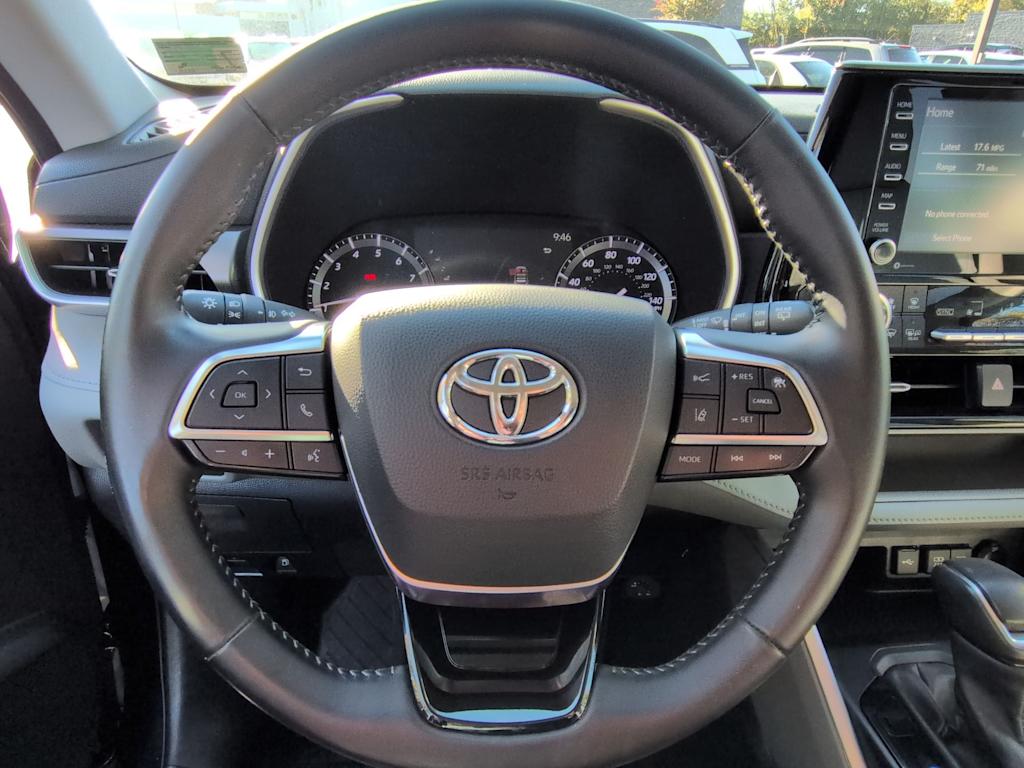 Thumbnail: 2021 Toyota Highlander - 10