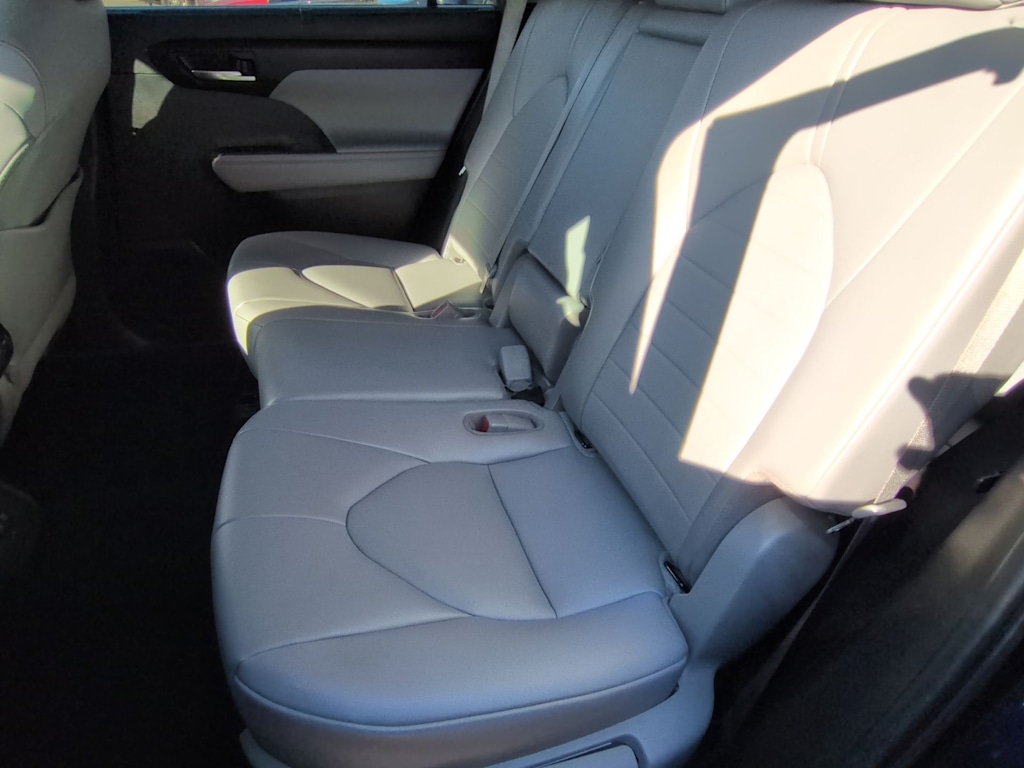 Thumbnail: 2021 Toyota Highlander - 28