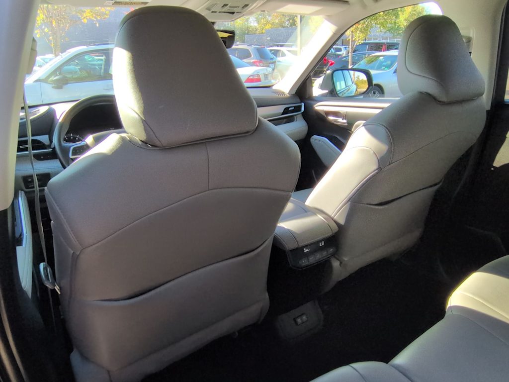 Thumbnail: 2021 Toyota Highlander - 26