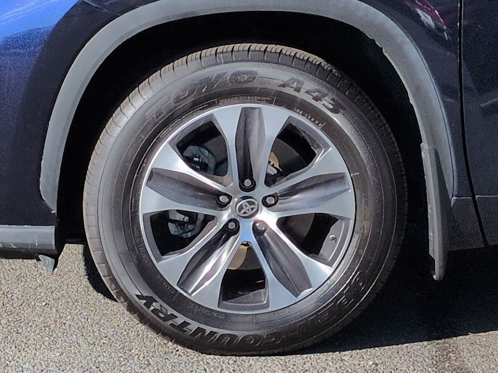 Thumbnail: 2021 Toyota Highlander - 8