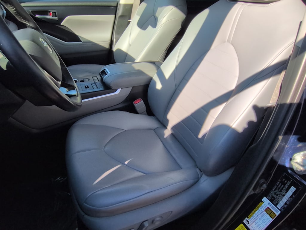 Thumbnail: 2021 Toyota Highlander - 12