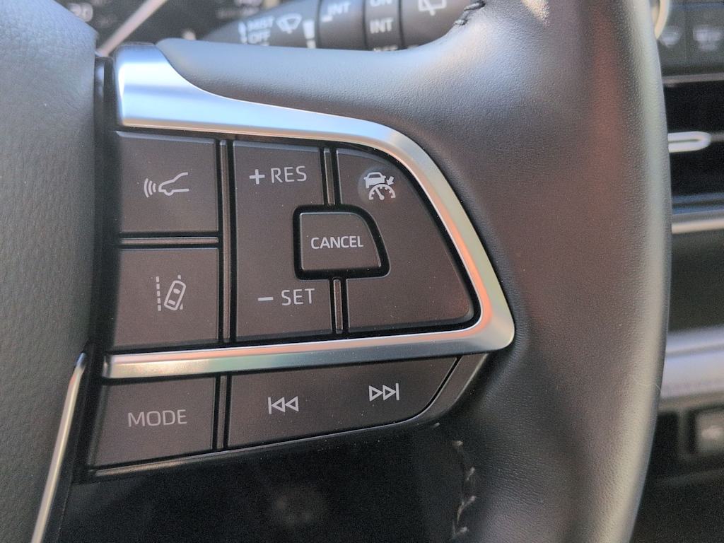 Thumbnail: 2021 Toyota Highlander - 31