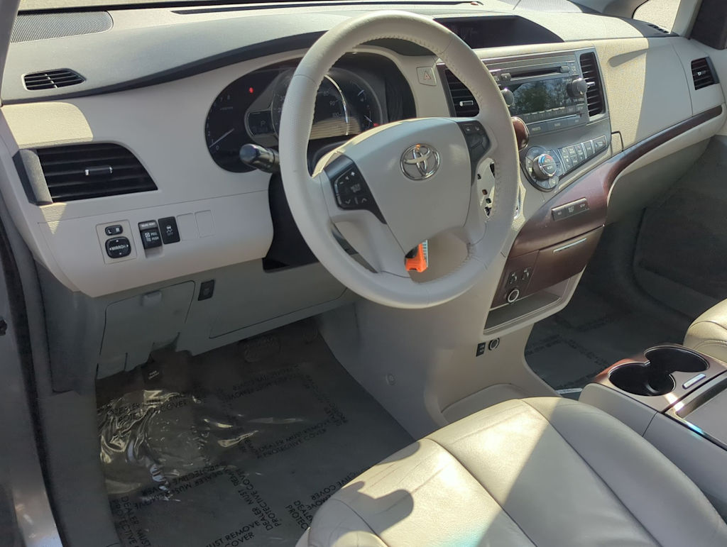 Thumbnail: 2011 Toyota Sienna - 2
