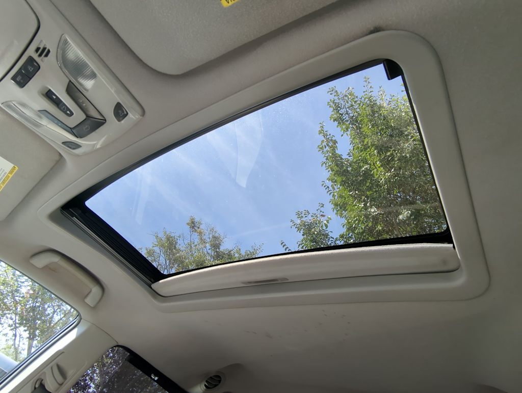 Thumbnail: 2011 Toyota Sienna - 17