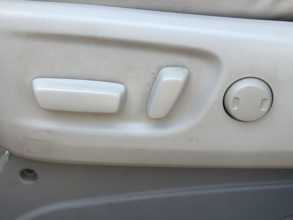 Thumbnail: 2011 Toyota Sienna - 15