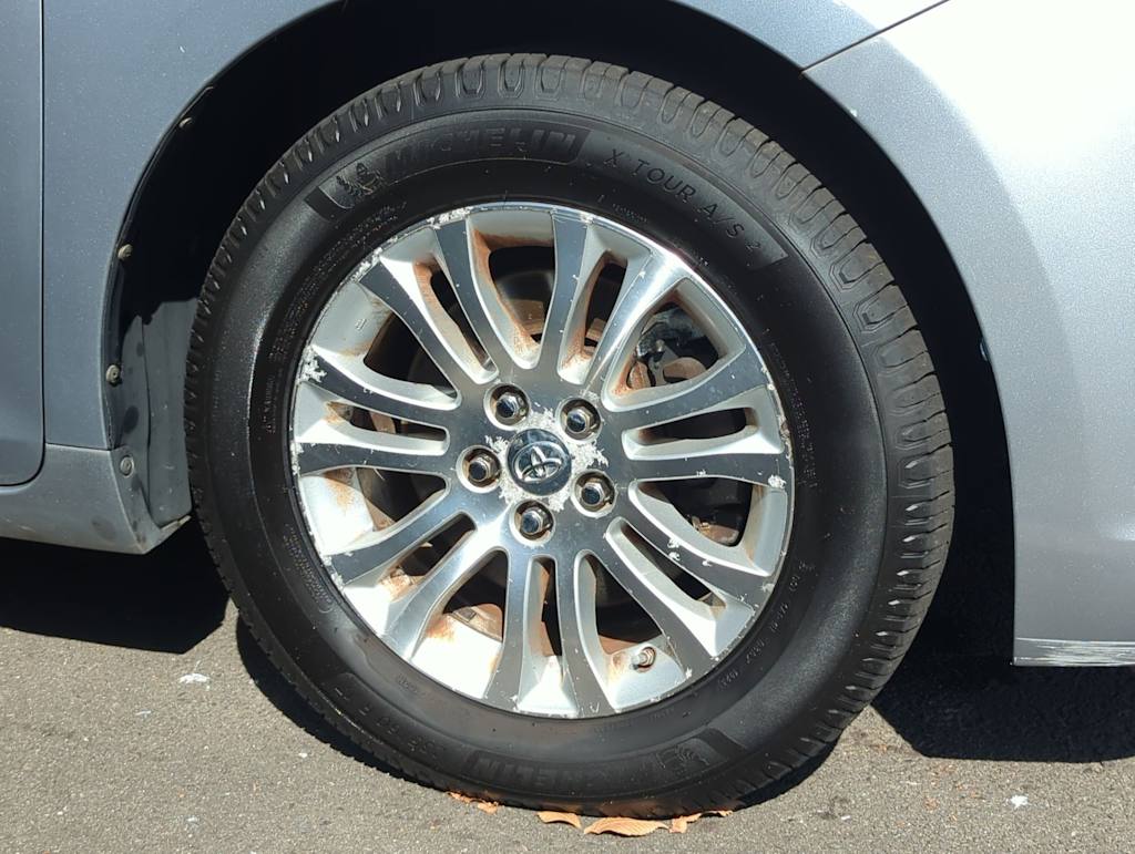 Thumbnail: 2011 Toyota Sienna - 4