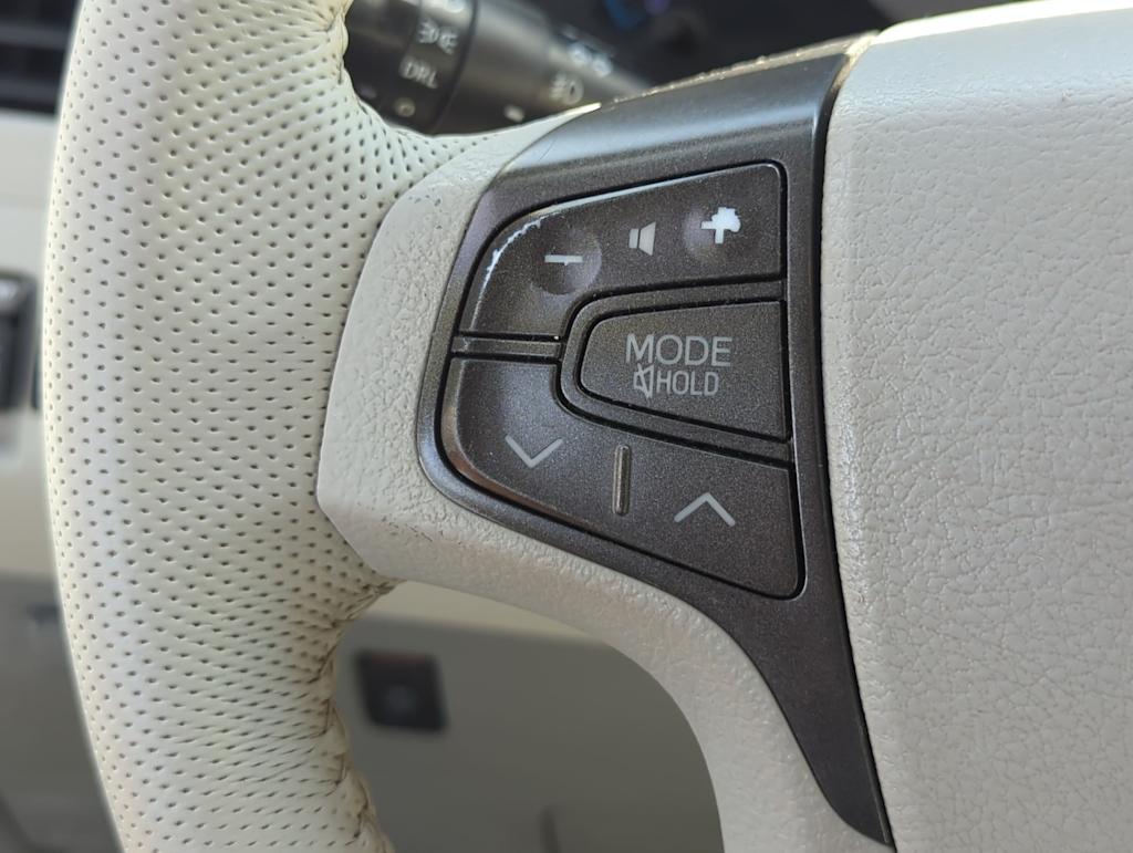 Thumbnail: 2011 Toyota Sienna - 18