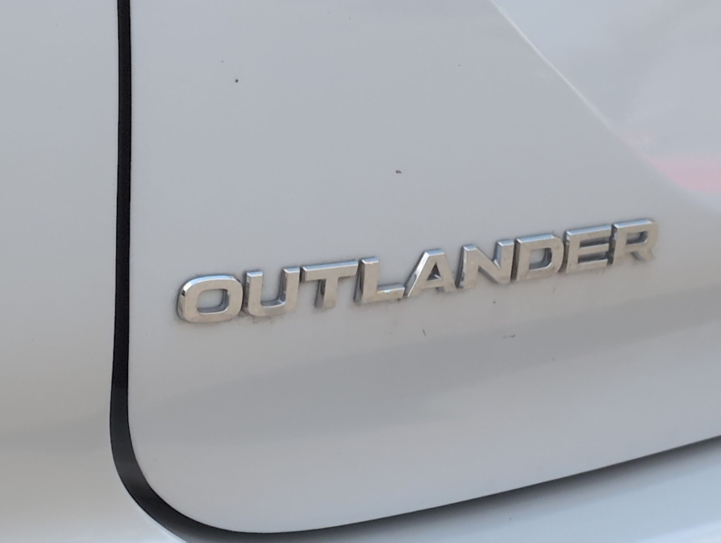 Thumbnail: 2024 Mitsubishi Outlander - 25