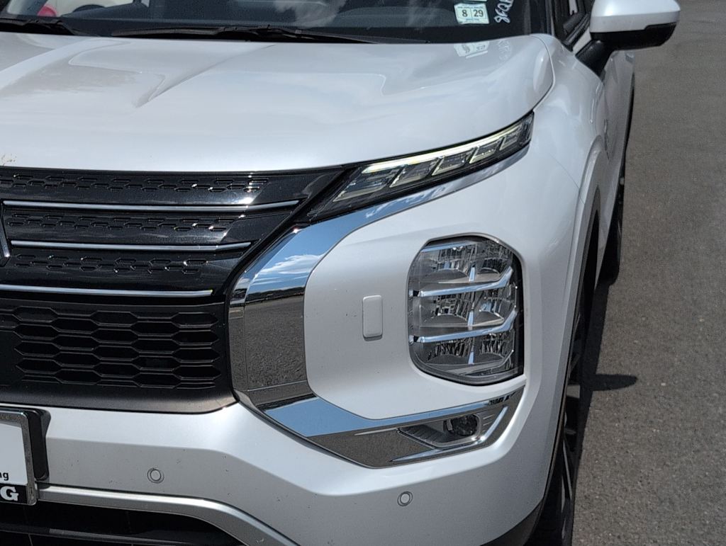Thumbnail: 2024 Mitsubishi Outlander - 24