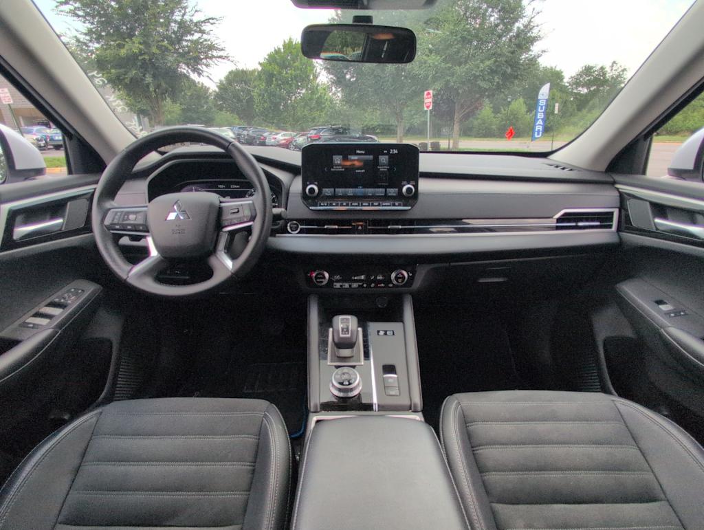 Thumbnail: 2024 Mitsubishi Outlander - 9