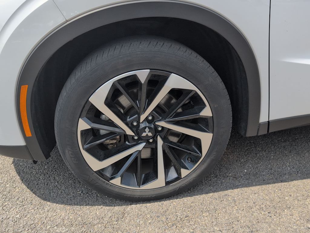 Thumbnail: 2024 Mitsubishi Outlander - 8