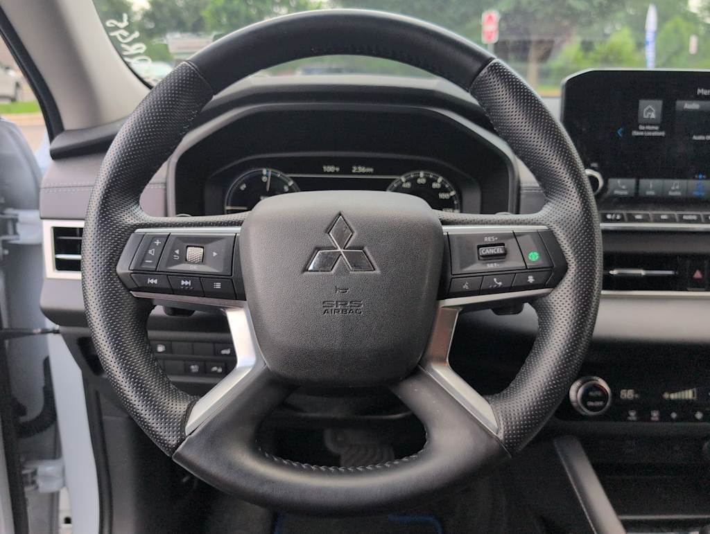 Thumbnail: 2024 Mitsubishi Outlander - 13