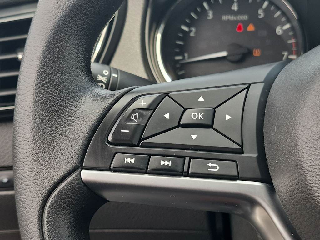 Thumbnail: 2021 Nissan Rogue Sport - 25