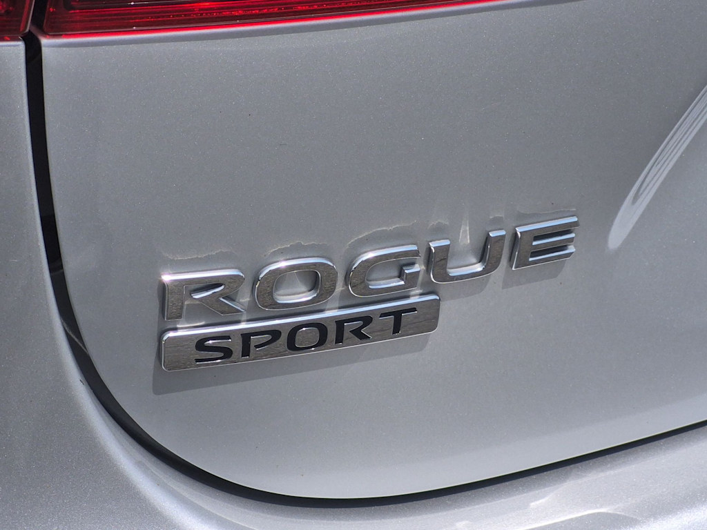 Thumbnail: 2021 Nissan Rogue Sport - 22