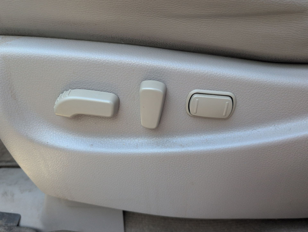 Thumbnail: 2015 Nissan Quest - 24