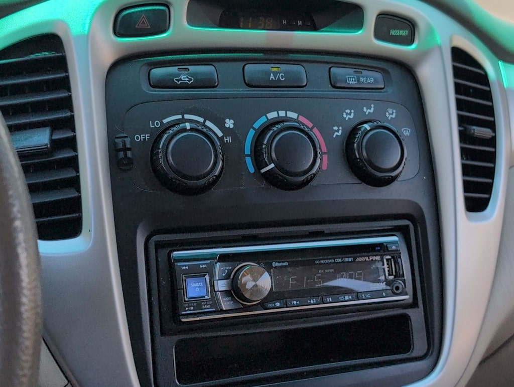 Thumbnail: 2004 Toyota Highlander - 14