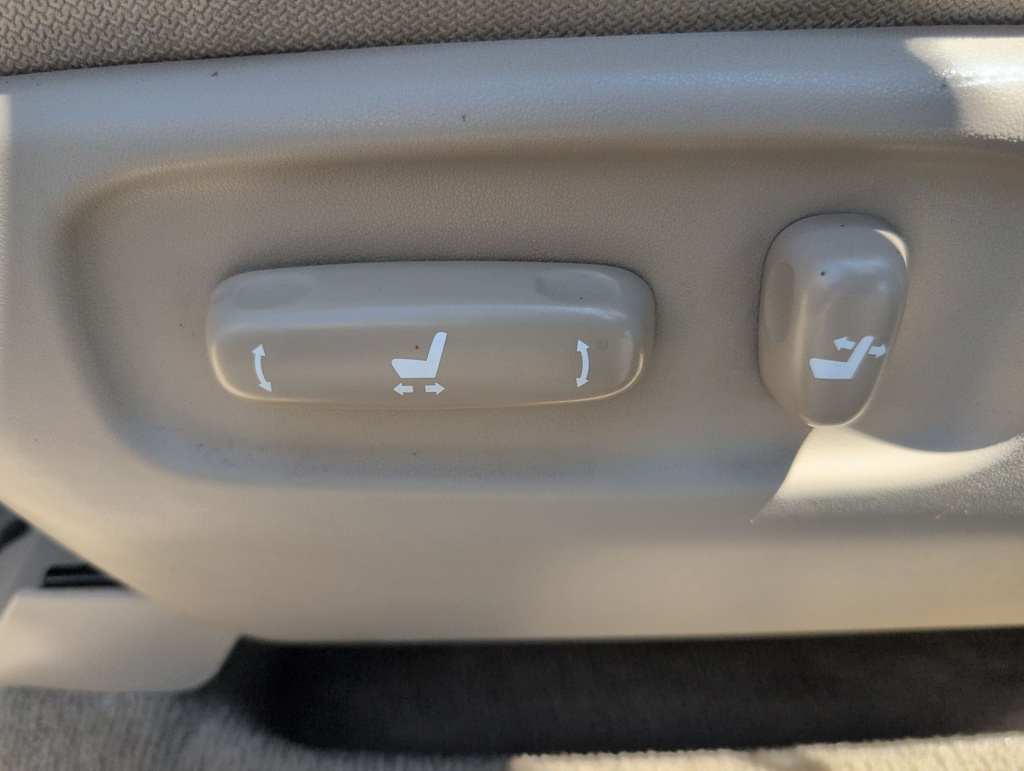 Thumbnail: 2004 Toyota Highlander - 24