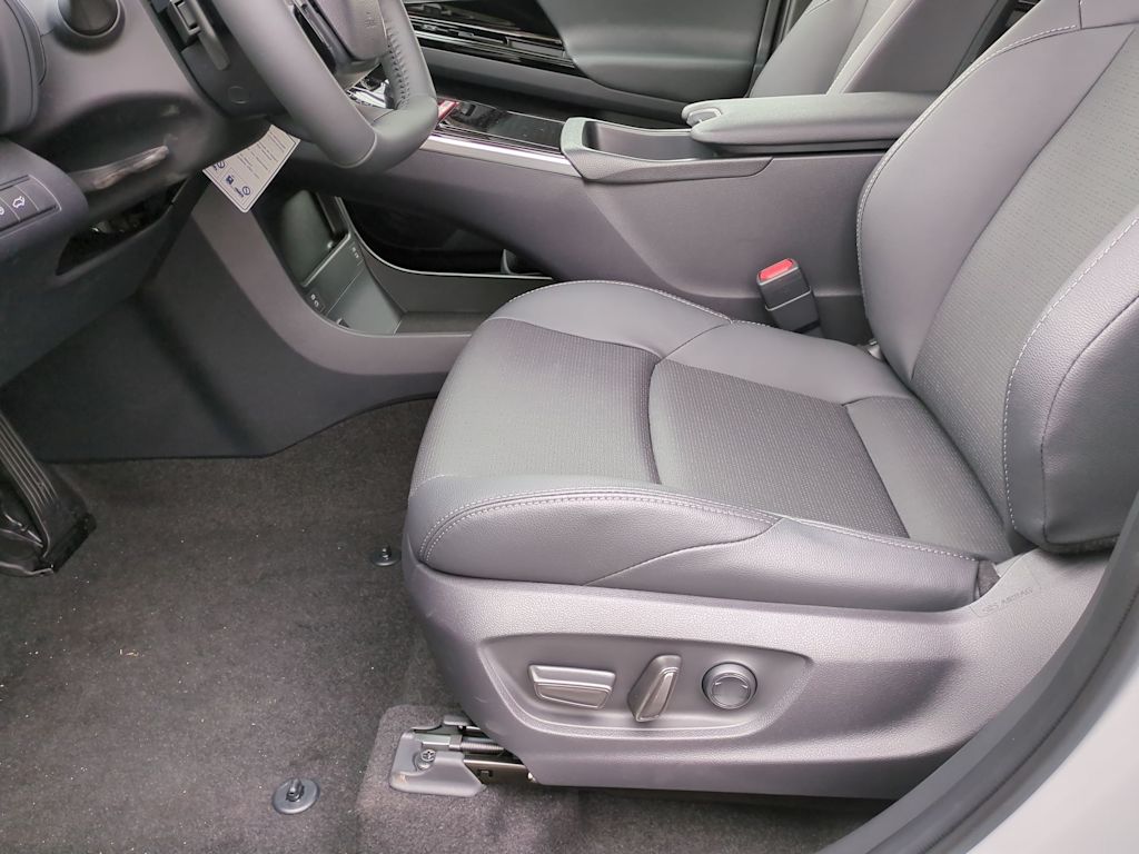 Thumbnail: 2025 Subaru Solterra - 25