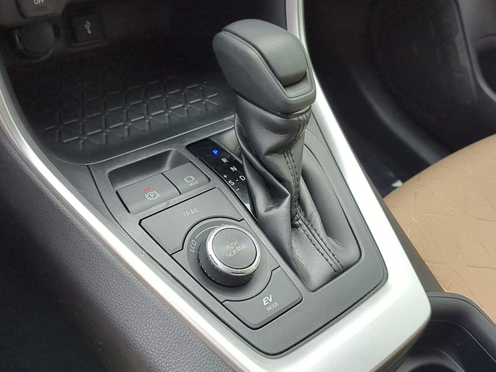 Thumbnail: 2020 Toyota RAV4 - 16