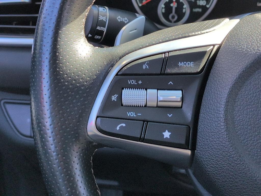 Thumbnail: 2023 Genesis G70 - 30