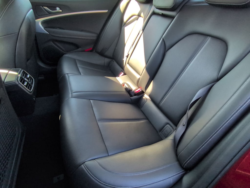 Thumbnail: 2023 Genesis G70 - 27