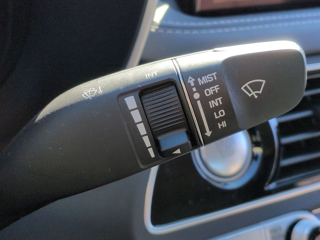 Thumbnail: 2023 Genesis G70 - 32