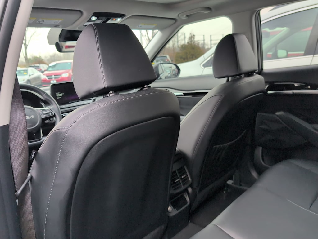 Thumbnail: 2023 Kia Seltos - 13