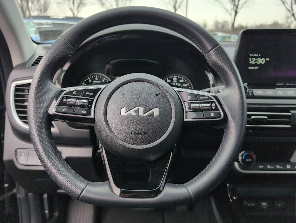 Thumbnail: 2023 Kia Seltos - 14