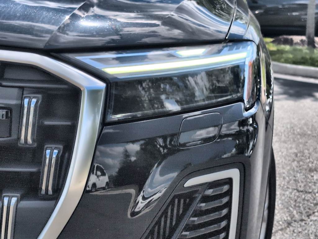 Thumbnail: 2025 Audi Q7 - 24