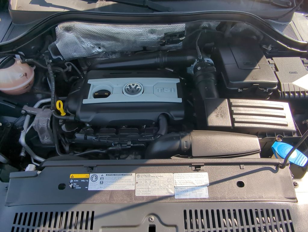 Thumbnail: 2016 Volkswagen Tiguan - 9