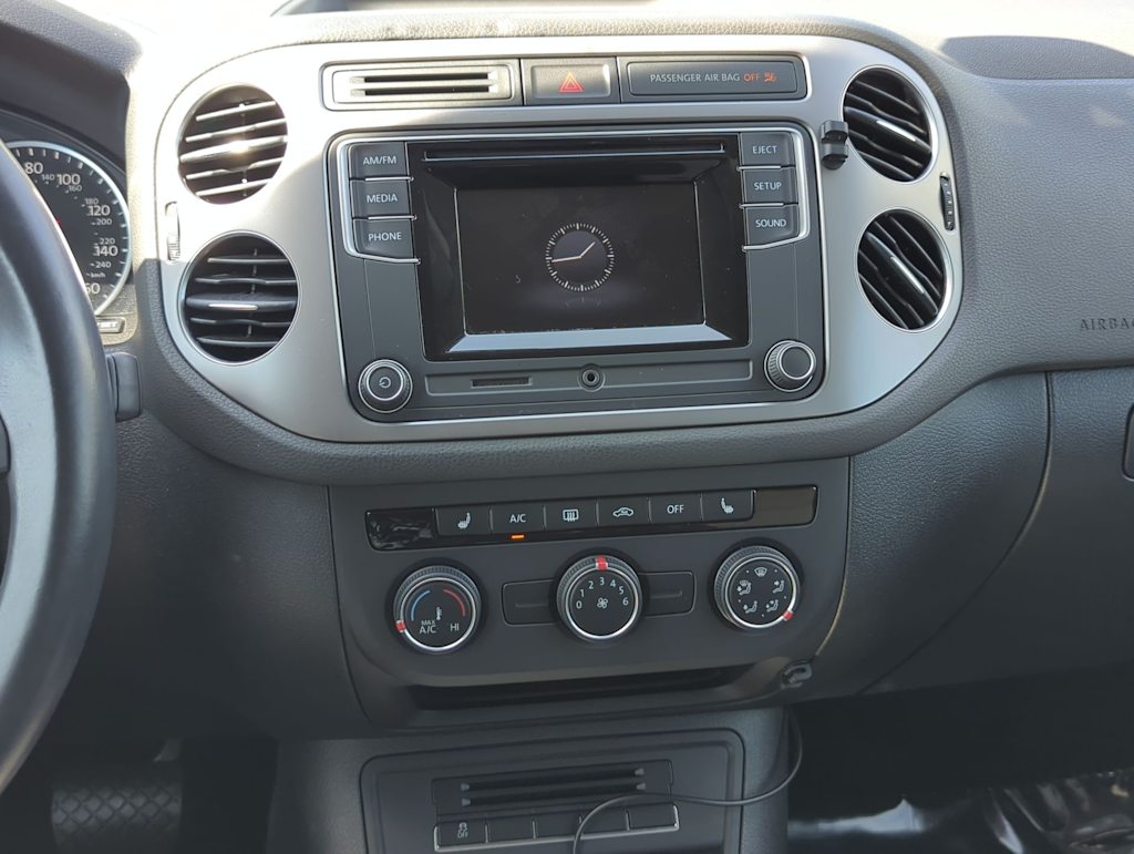 Thumbnail: 2016 Volkswagen Tiguan - 14