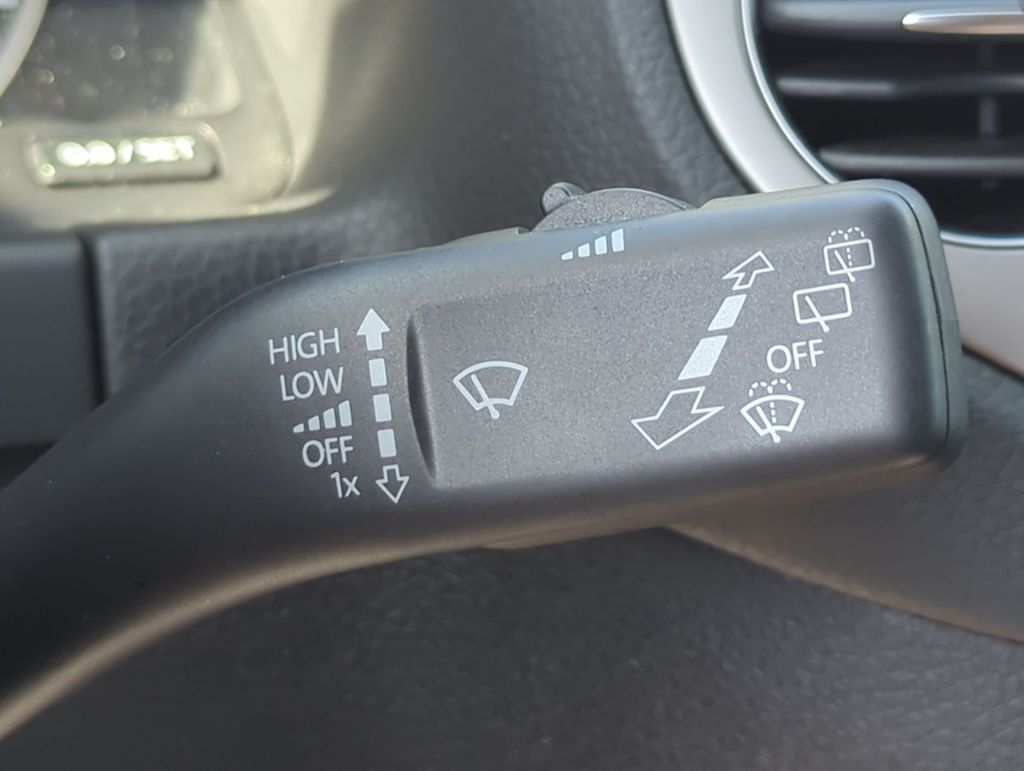 Thumbnail: 2016 Volkswagen Tiguan - 16