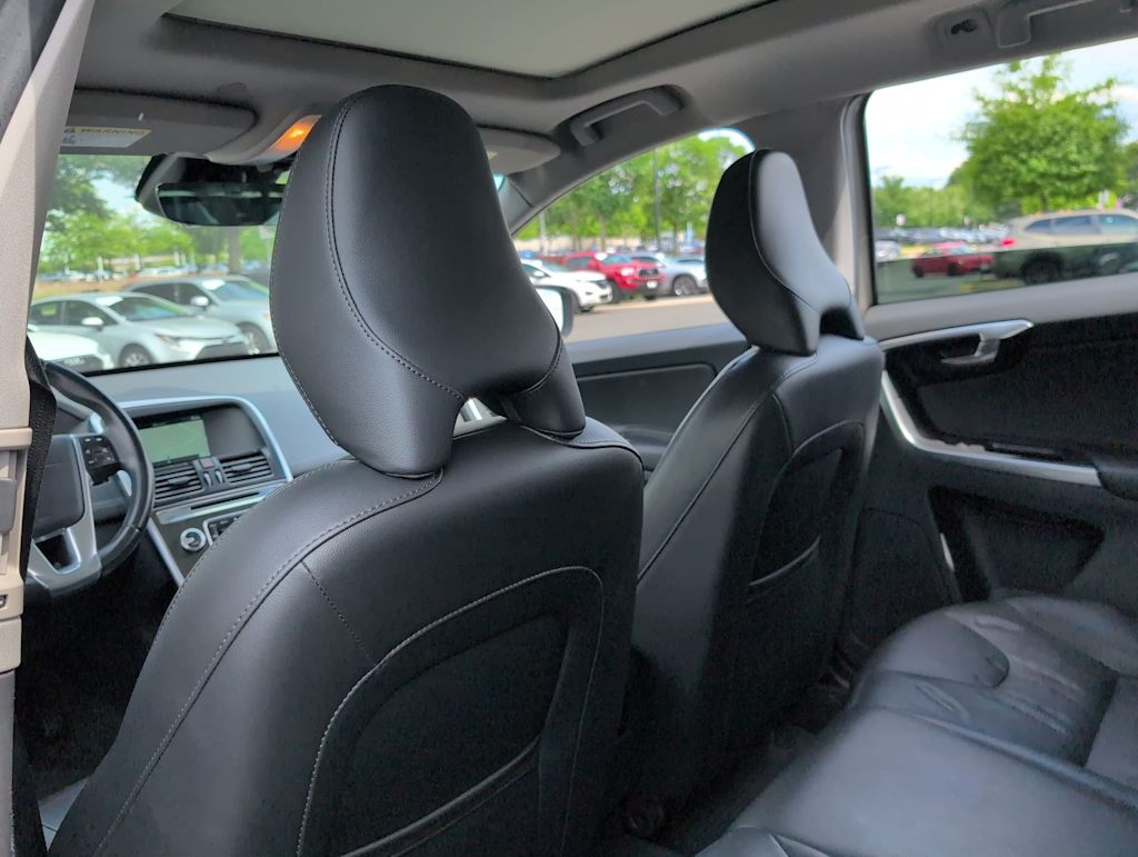 Thumbnail: 2015 Volvo XC60 - 12