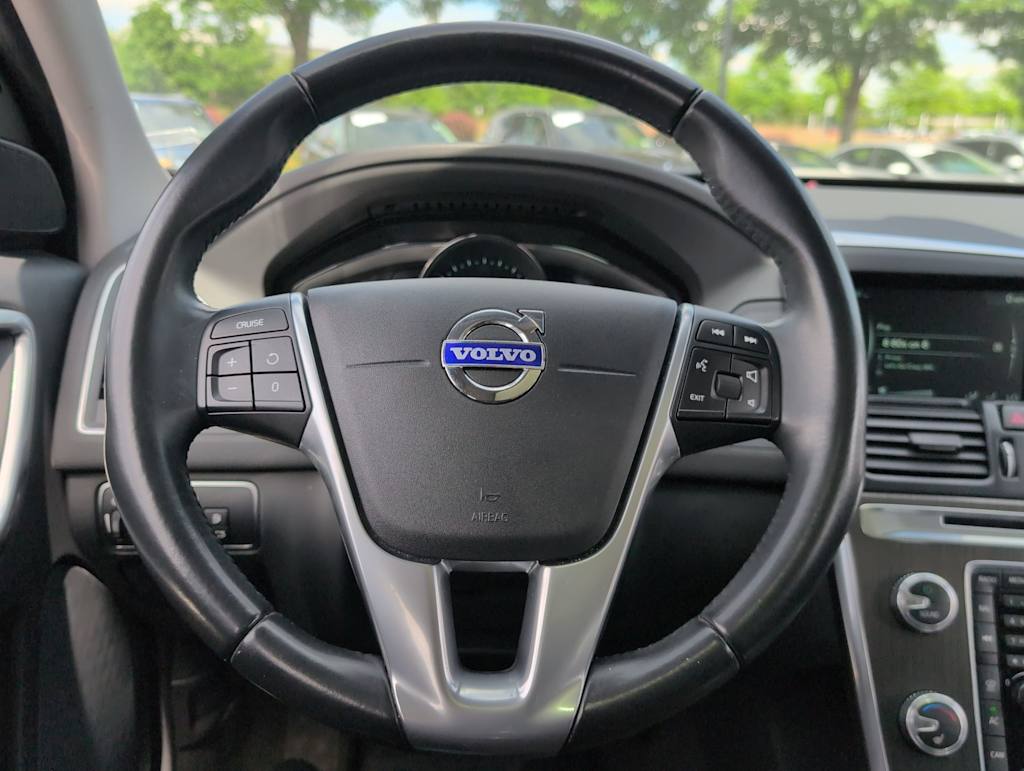 Thumbnail: 2015 Volvo XC60 - 13