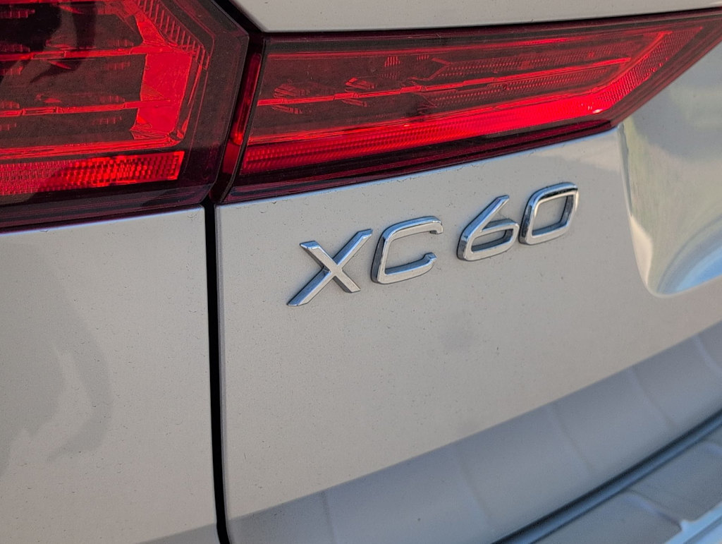 Thumbnail: 2021 Volvo XC60 - 25