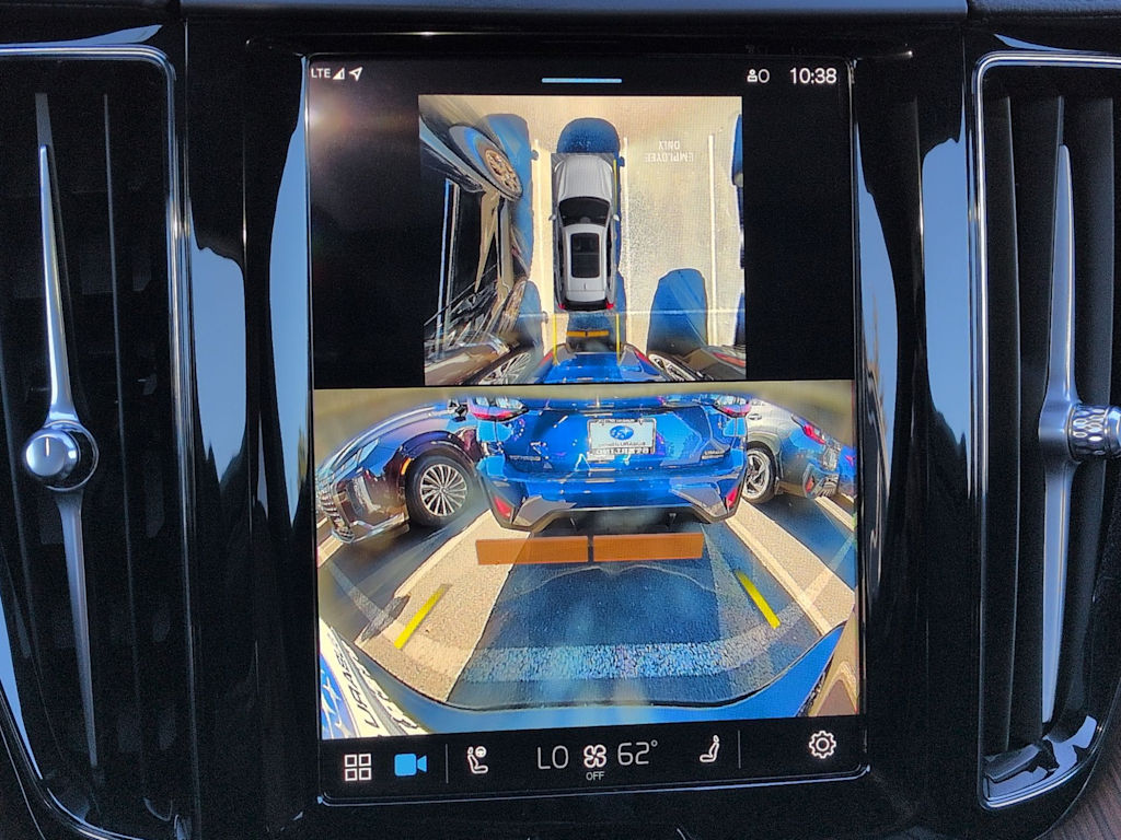 Thumbnail: 2025 Volvo XC60 - 34