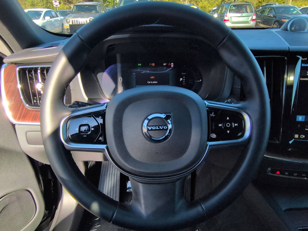 Thumbnail: 2025 Volvo XC60 - 10