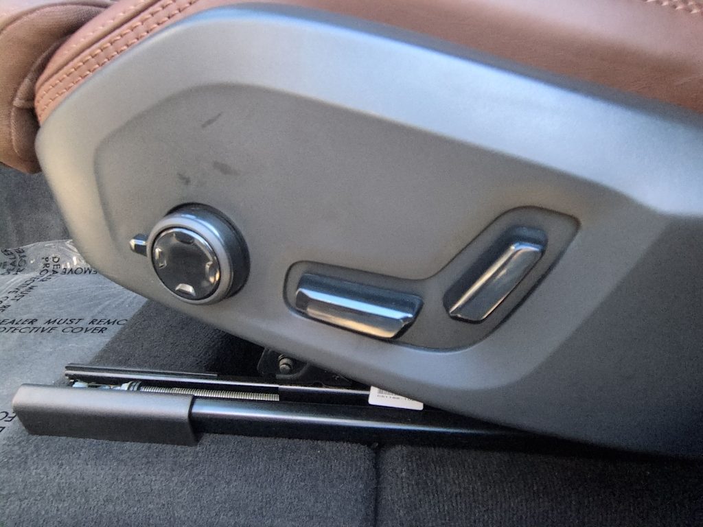 Thumbnail: 2025 Volvo XC60 - 24