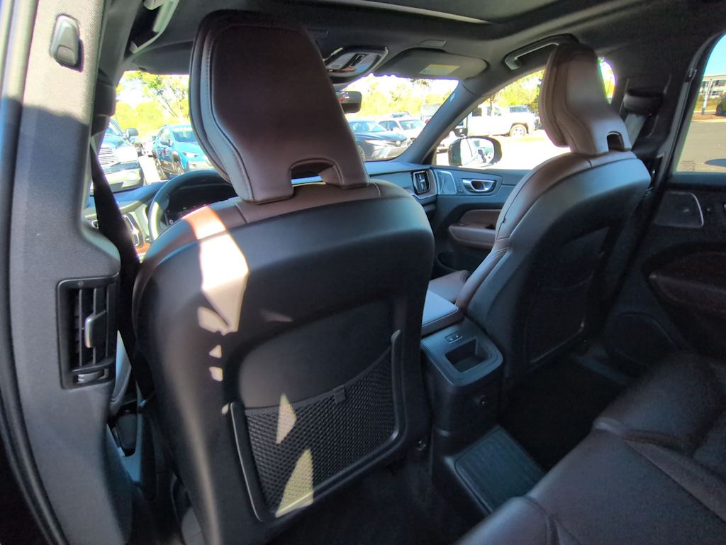 Thumbnail: 2025 Volvo XC60 - 13